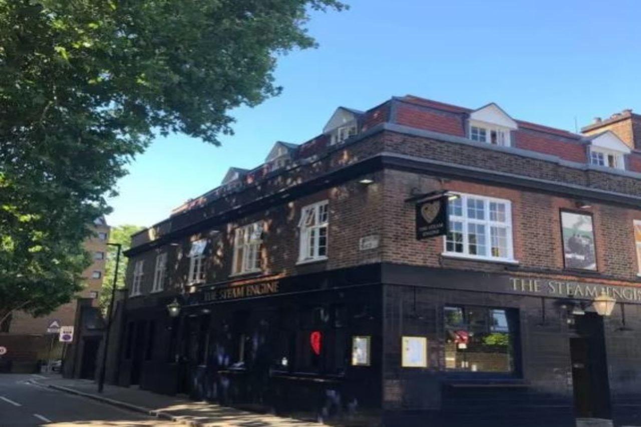 Hostal Publove @ The Steam Engine,waterloo *